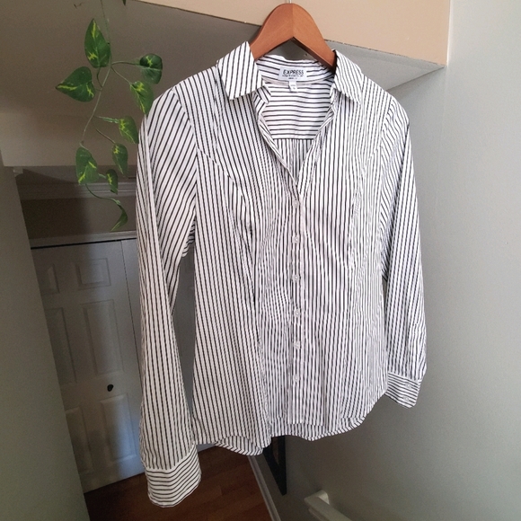 EXPRESS Striped Ultimate Essential Button Down Top - Picture 6 of 11